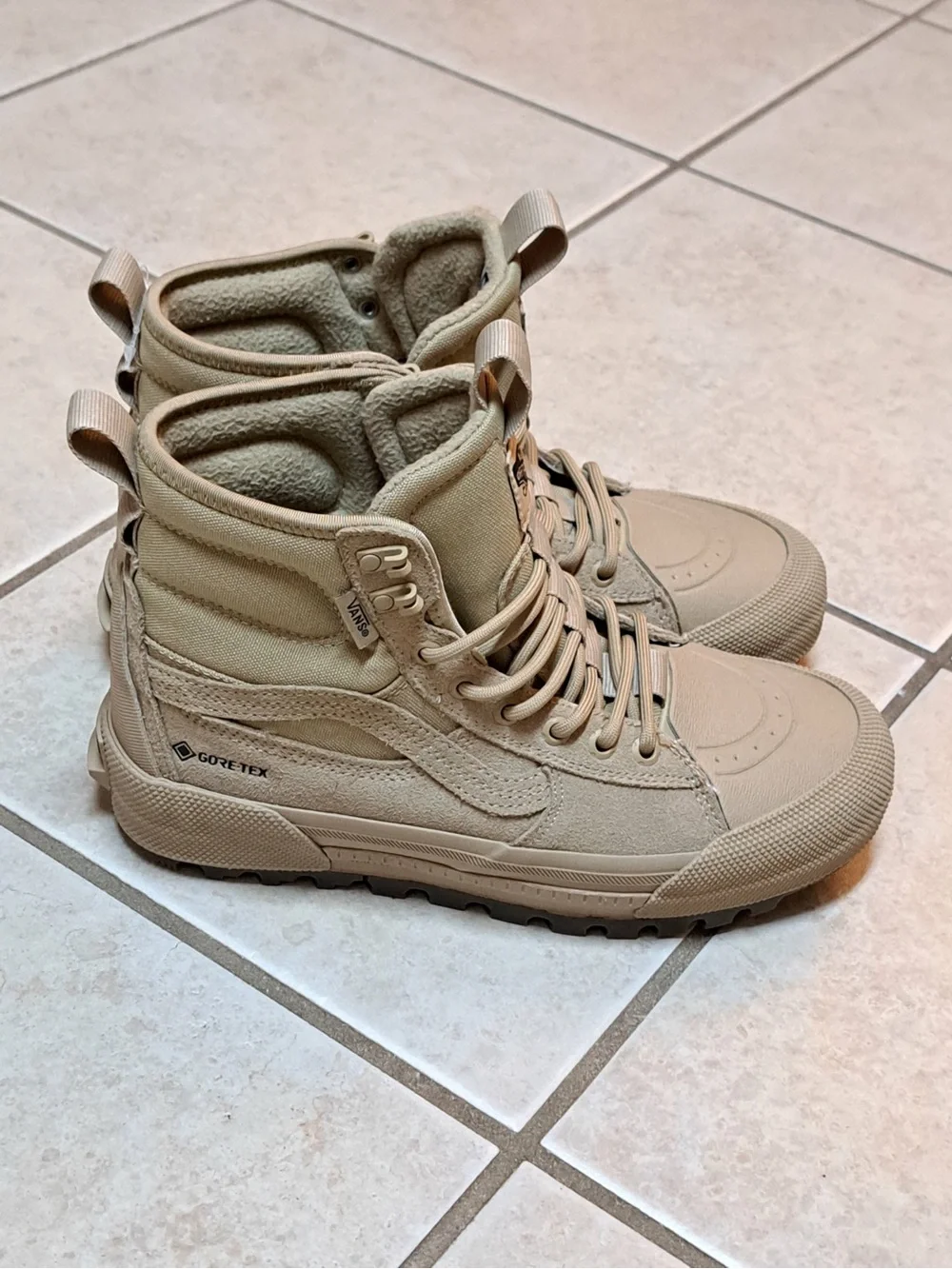 Vans MTE Sk8-Hi Gore-Tex Boots - Women's size 8 / Men's size 6.5